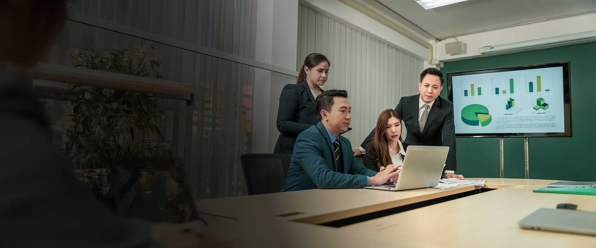 Ensuring Pharmaceutical Integrity with an IoT-Powered Delivery Platform for MedHaul Logistics